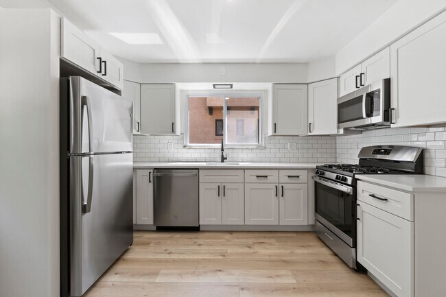 Building Photo - READY FOR MOVE IN! Don't miss this STUNNING, FULLY RENOVATED 3 bedroom in McKeesport!