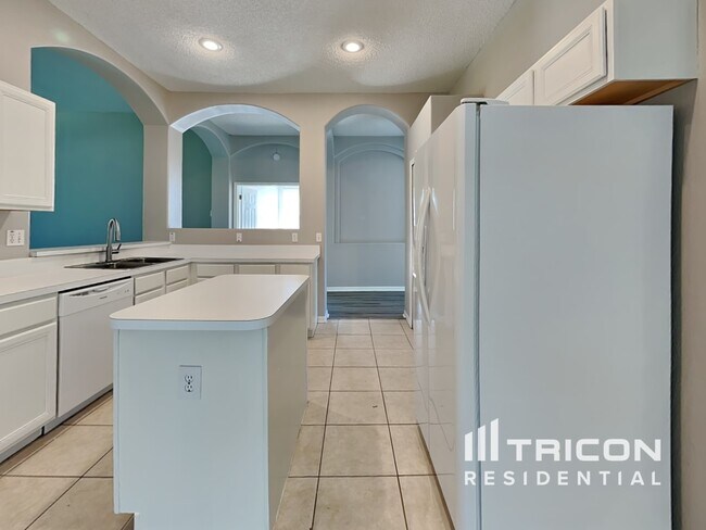Building Photo - 29225 Birds Eye Dr