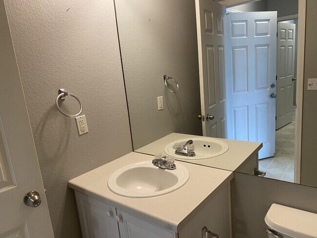 Building Photo - 11960 Meadowood Ln