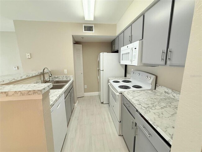 Building Photo - 2214 Grand Cayman Ct