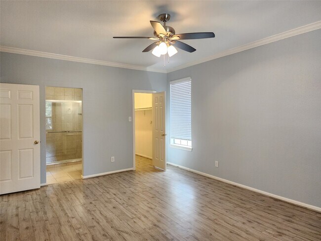 Building Photo - 2255 Braeswood Park Dr