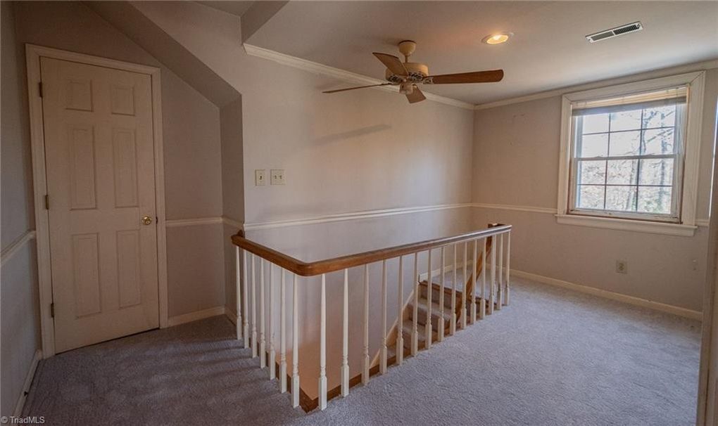 Building Photo - 208 Tremont Dr