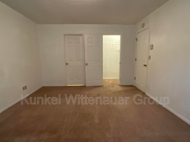 Building Photo - 23 Innsbruck Ln