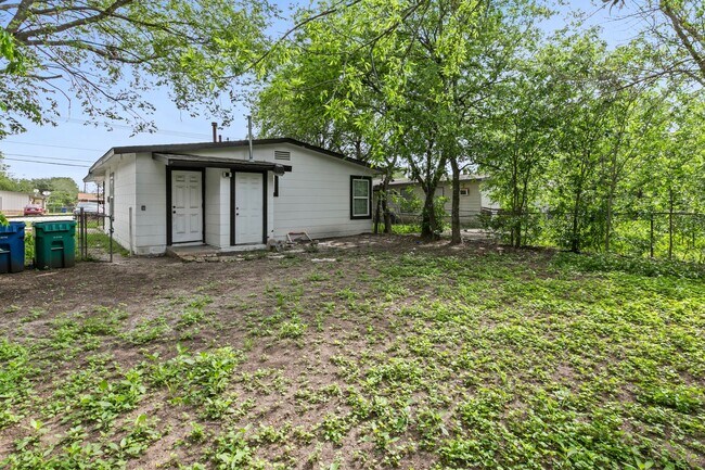 Building Photo - 3038 Weir Ave