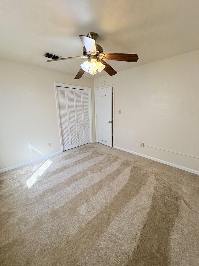 Building Photo - 3687 Donovan Dr