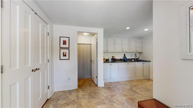 Building Photo - 25 East St