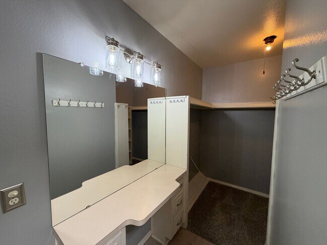 Building Photo - 3 Bedroom Single Story Home Available Near Louisiana Blvd NE & Candelaria Rd NE!