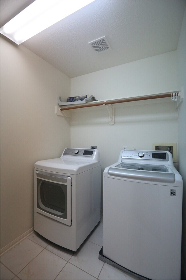 Building Photo - 1611 Candleston Ln