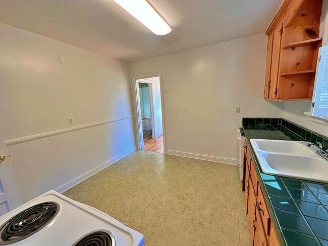 Building Photo - Cottage Rancher on Private Drive