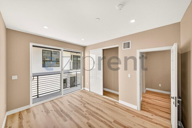 Building Photo - 227 N Burlington Ave