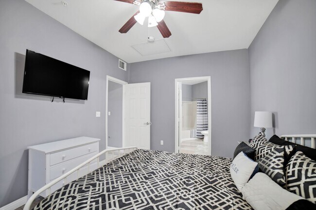 Building Photo - NEWLY RENOVATED AND FULLY FURNISHED CONDO ...