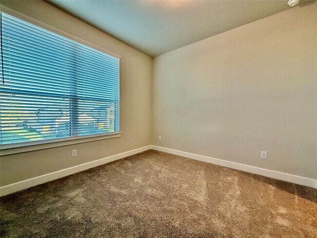 Building Photo - 1111 Luna Dr