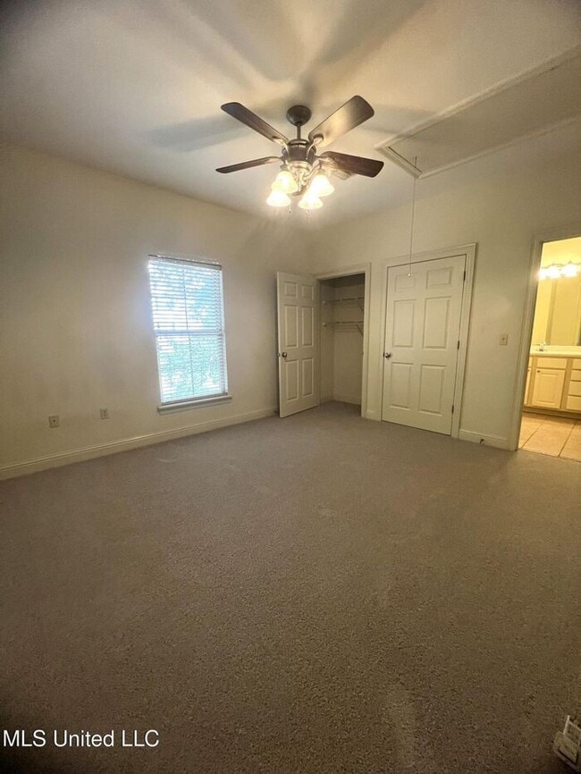 Building Photo - 928 Jefferson Dr