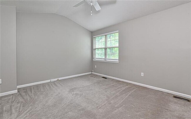 Building Photo - 229 Hillvue Dr