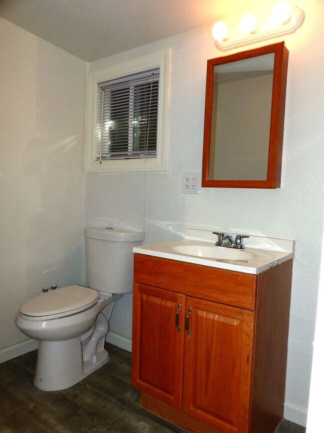 Building Photo - MON301