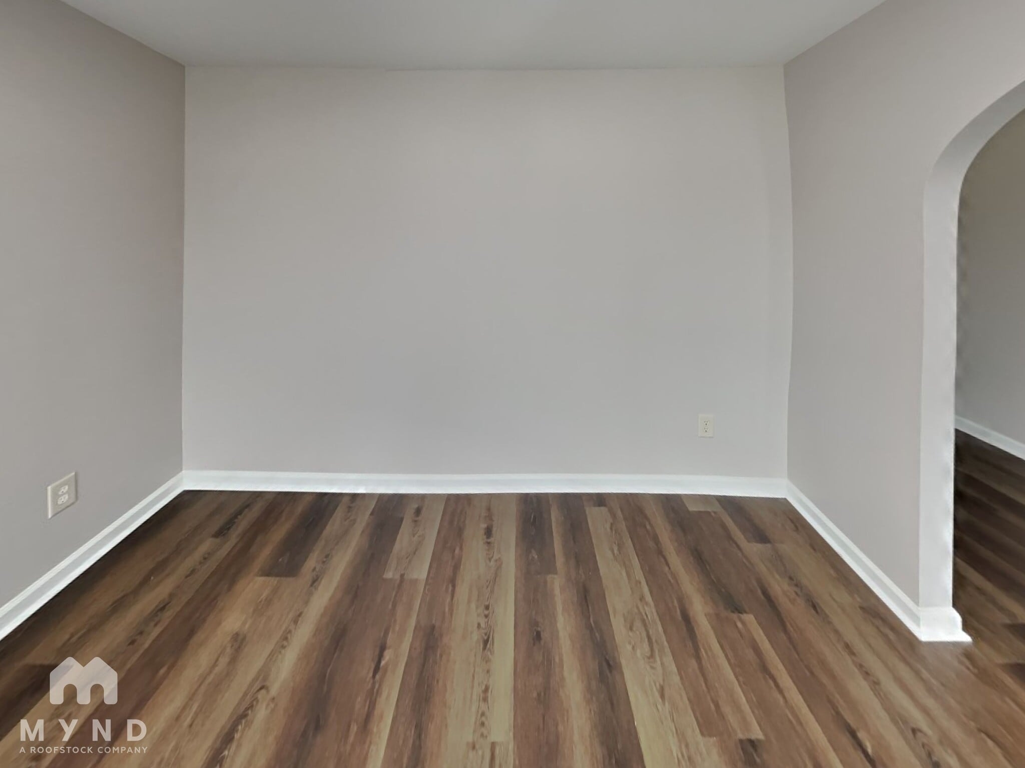 Building Photo - 6062 Park Bend Ave