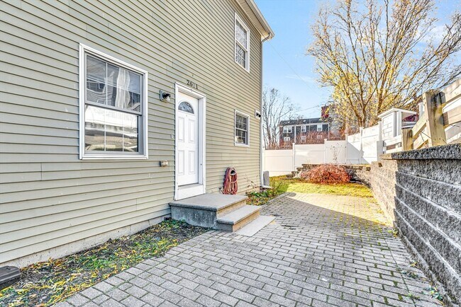 Building Photo - 2593 Washington St