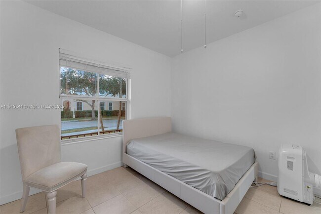 Building Photo - 3141 SW 154th Ct