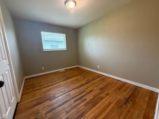 Building Photo - 2417 N Bolton Ave