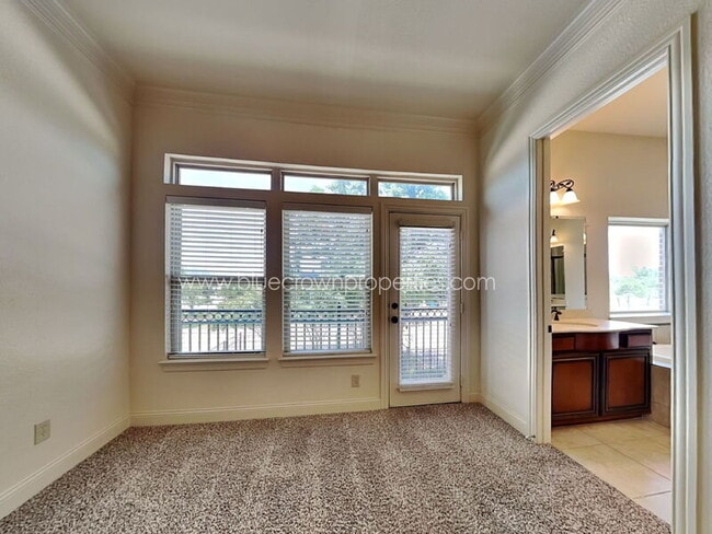 Building Photo - 4037 Winsor Dr