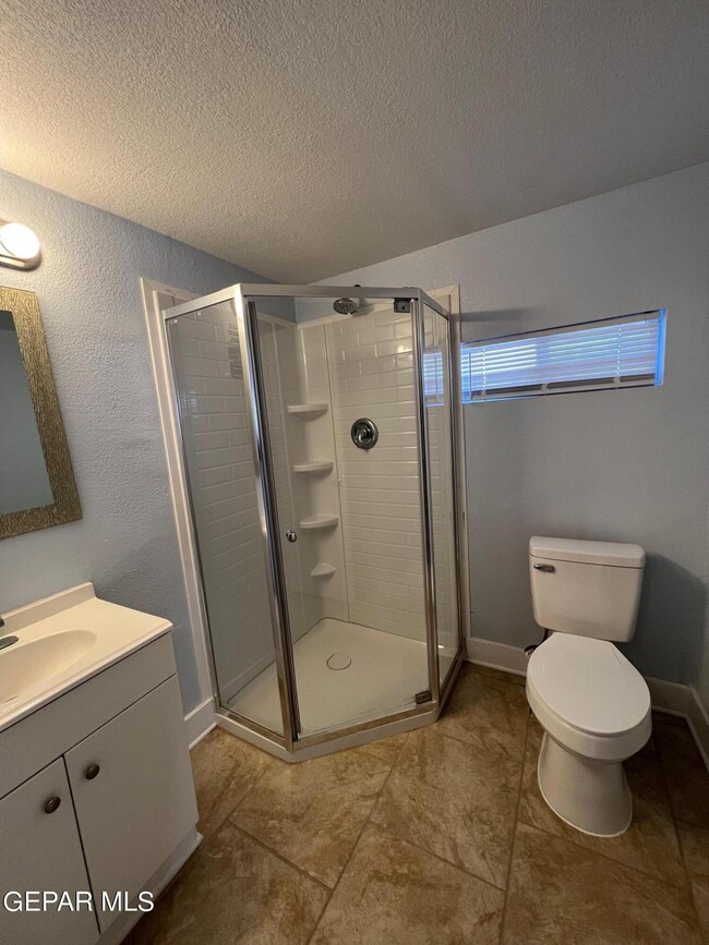 Building Photo - 8870 Sunland Rd