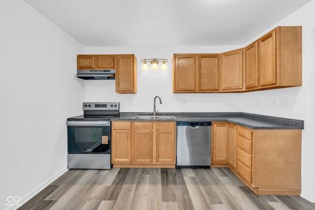 Building Photo - 420 Douglas Dr