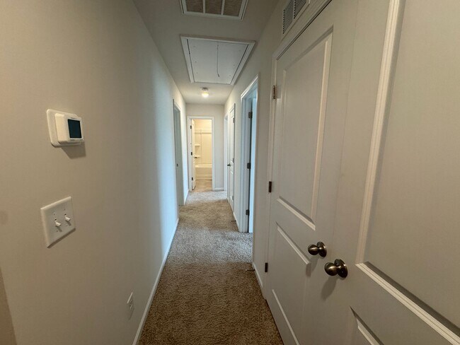 Building Photo - Move-in Ready with **Move-in Special** $25...