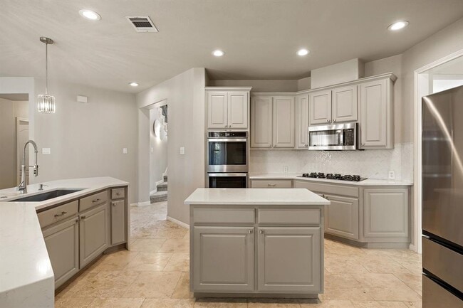 Building Photo - 2114 Hilton Head Dr