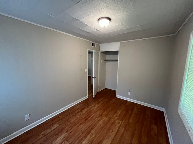 Building Photo - 2468 Vivian Dr
