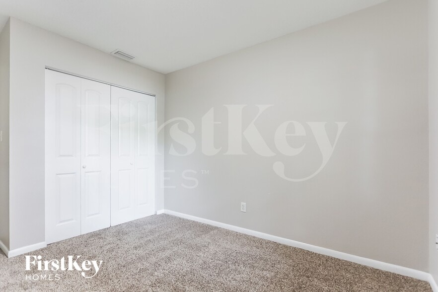 Building Photo - 802 Briarcliff Dr