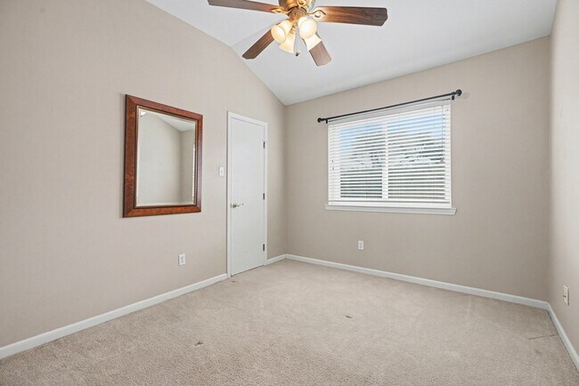 Building Photo - 454 Lost Rock Dr