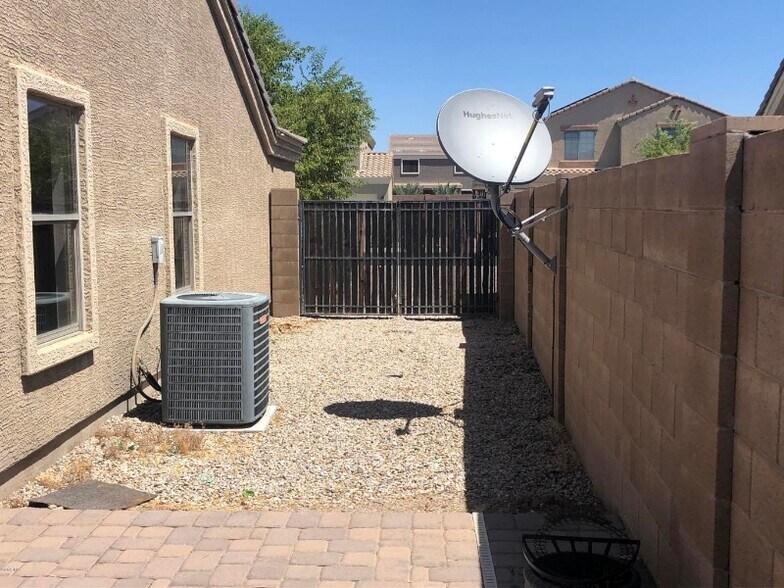 Building Photo - 743 E Wolf Hollow Dr