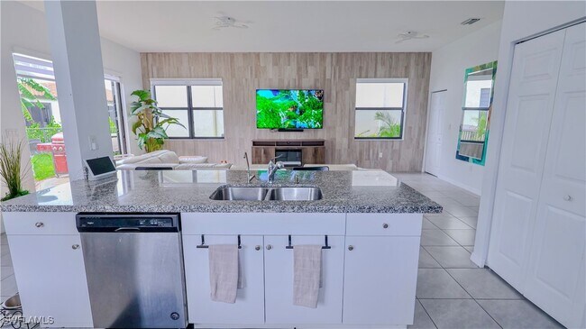 Building Photo - 5529 Aquila Ave