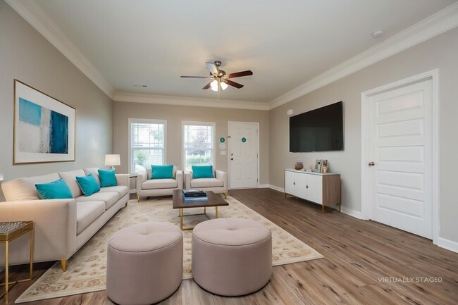 Building Photo - 2233 Dale View Dr