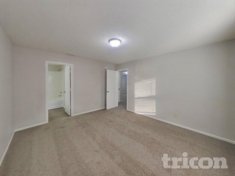 Building Photo - 773 Fern St