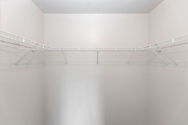 Building Photo - Newly Renovated Two Bedroom Condo! Parking!