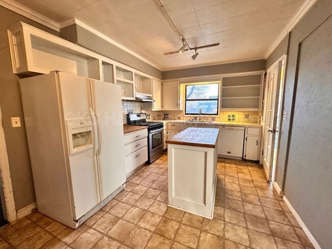 Building Photo - 2144 NW 36th St