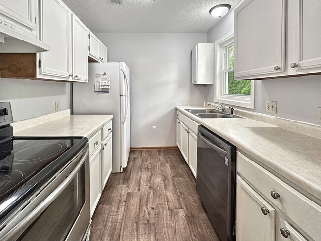 Building Photo - 3344 Berwood Ct W