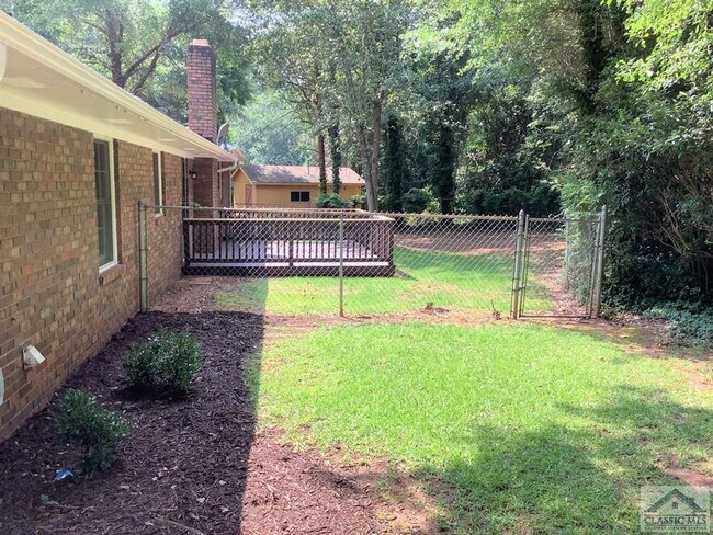 Building Photo - 3br Home East Athens For Rent