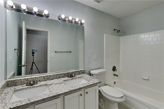 Building Photo - 2926 Cottesford Way SE