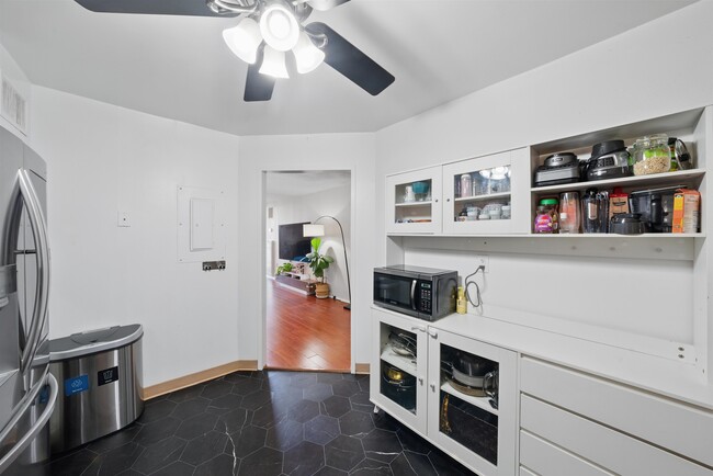 Building Photo - 1508 Harmon Cove Tower