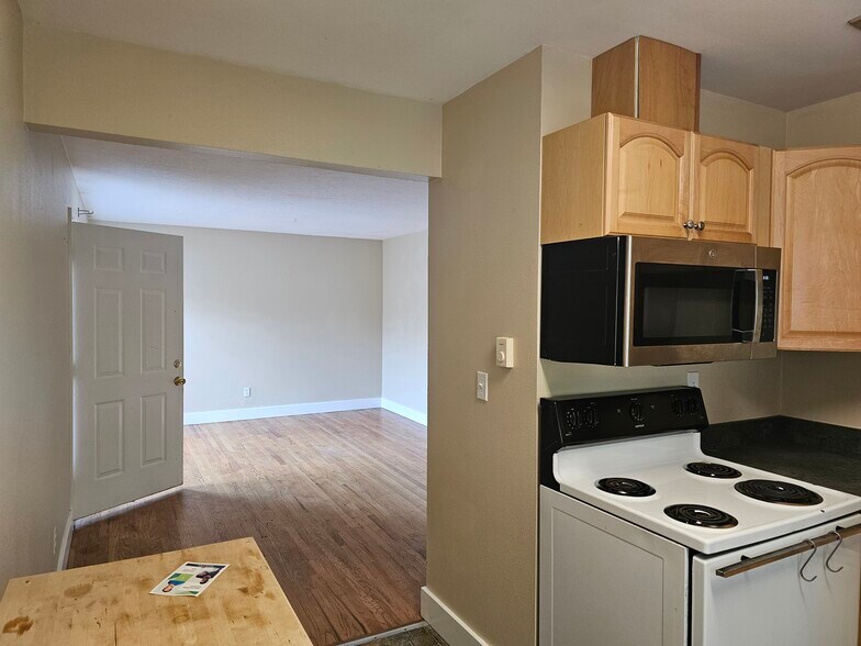 Building Photo - 4435 SE 57th Ave