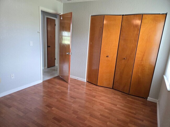 Building Photo - 4870 SW 147 Loop
