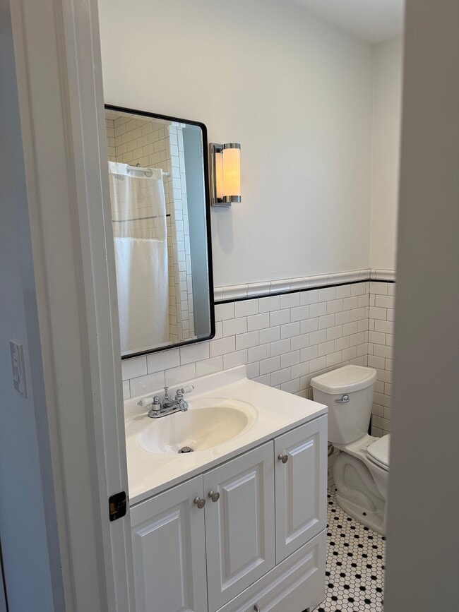 Building Photo - 33 Montclair Ave