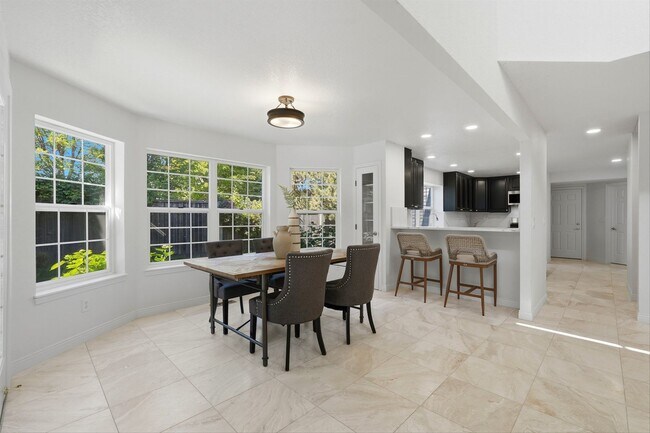 Building Photo - 17903 Ridge Lake Dr