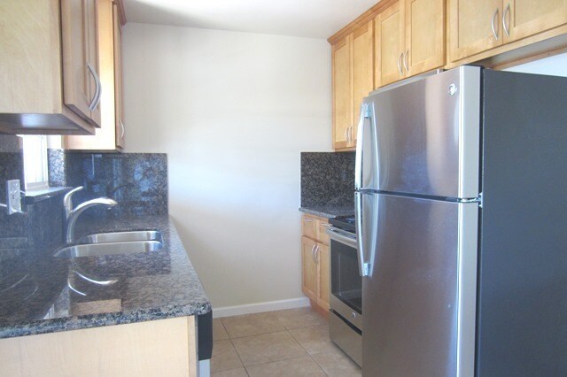 Building Photo - Spacious Remodeled Upstairs Apartment, 2 Bathrooms, Garage Plus 1, A/C, Balcony!