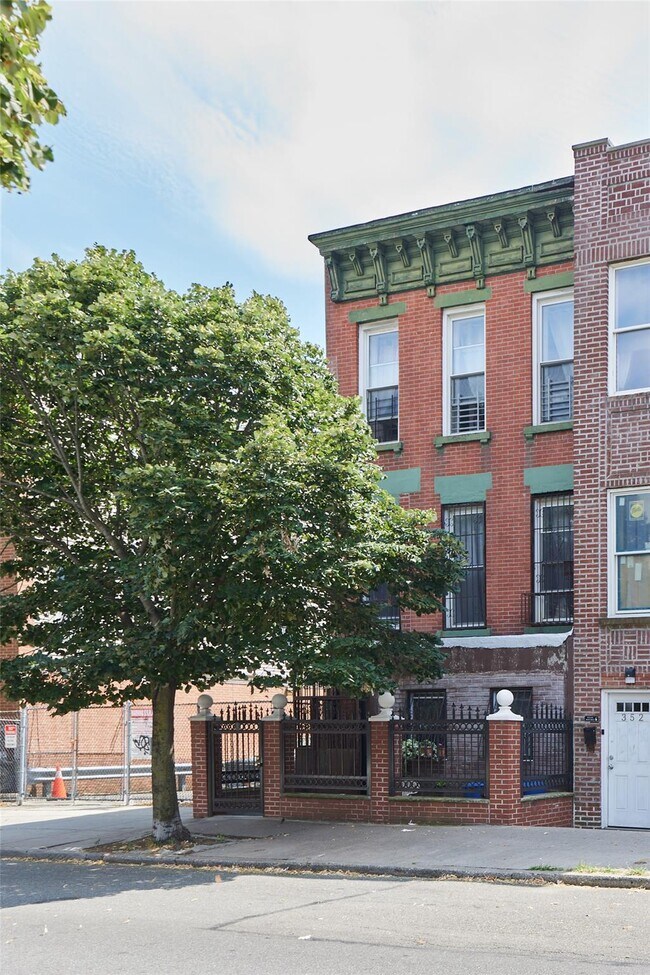 Primary Photo - 354 S 5th St