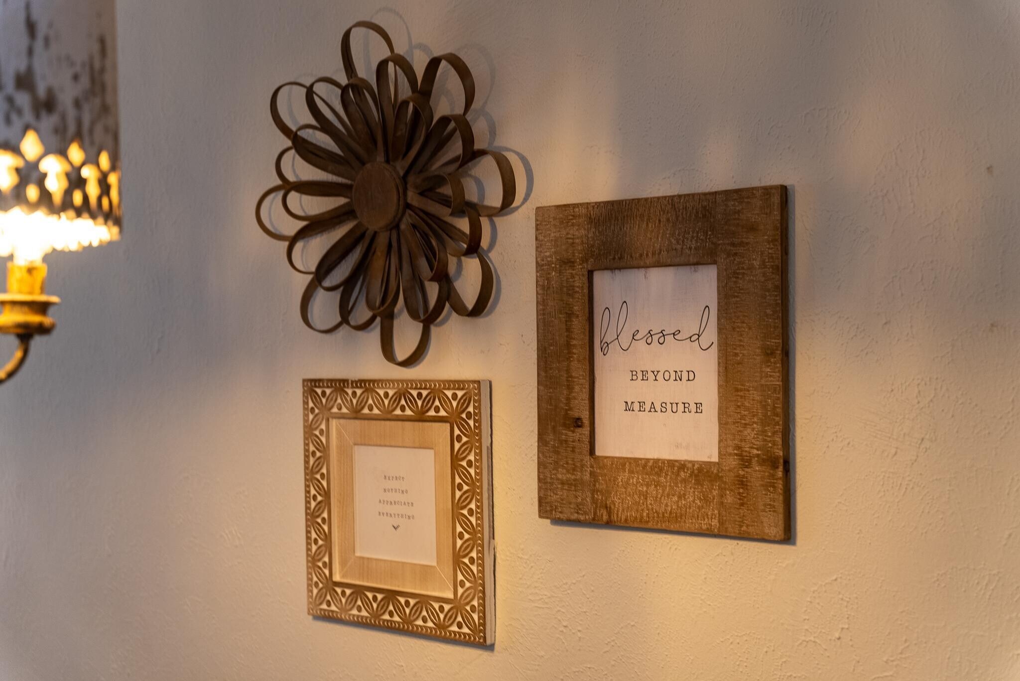 Building Photo - 1304 E Sylvan Cir