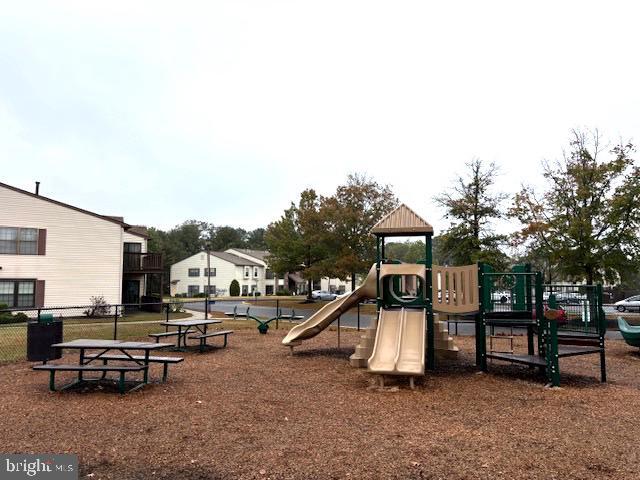 Building Photo - 27 Pickwick Pl