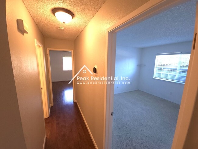 Building Photo - Cute Florin Area 3bd/2ba House with 2 Car ...